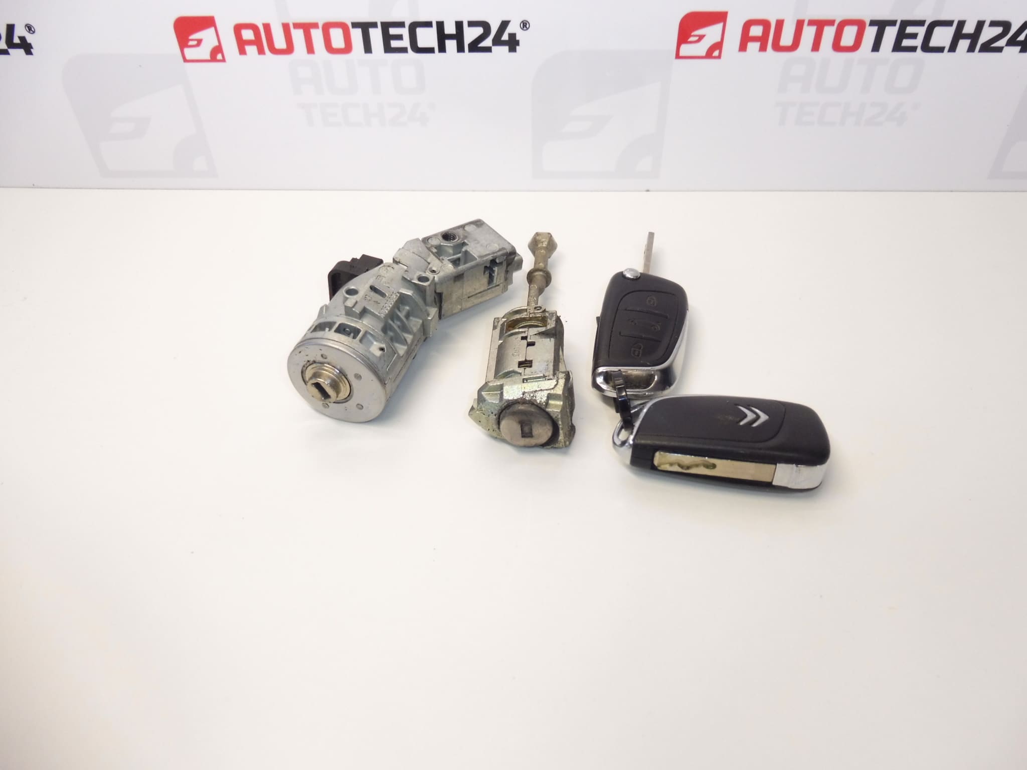Zestaw zamków i 2 klucze Citroën C4 B7 4162WH 4162WK